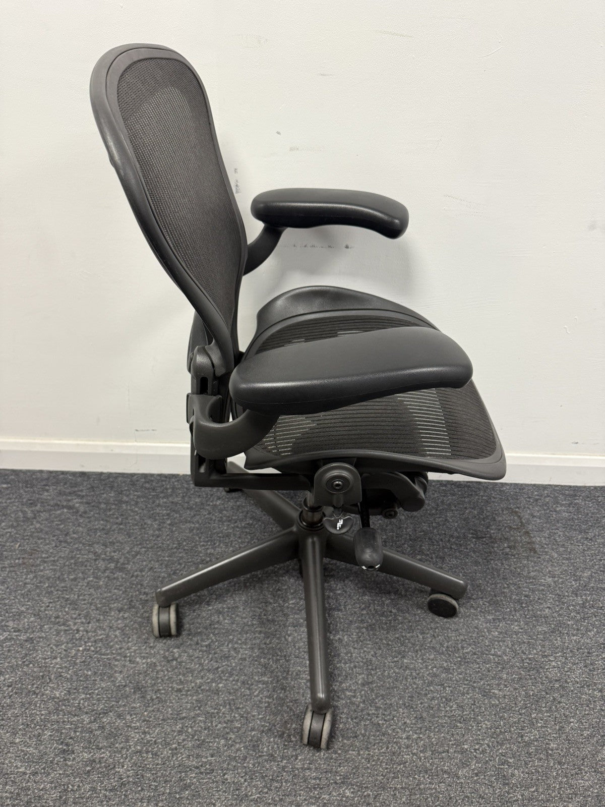 Herman Miller Aeron Size B  full spec 