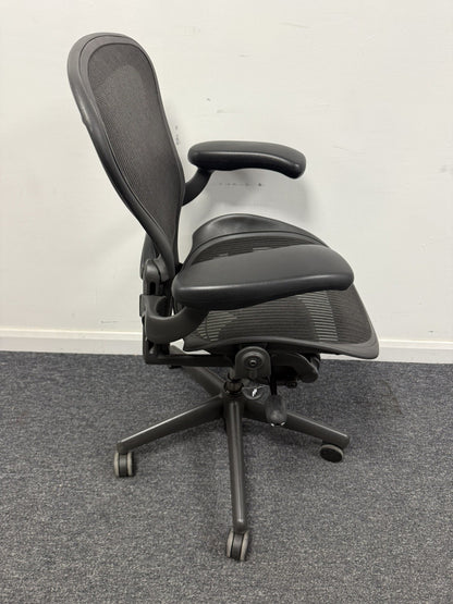 Herman Miller Aeron Size B  full spec 