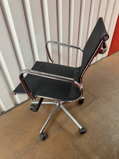 Breeze BM2 Medium Back Office Chair – Ergonomic Task Chair – Excellent Condition