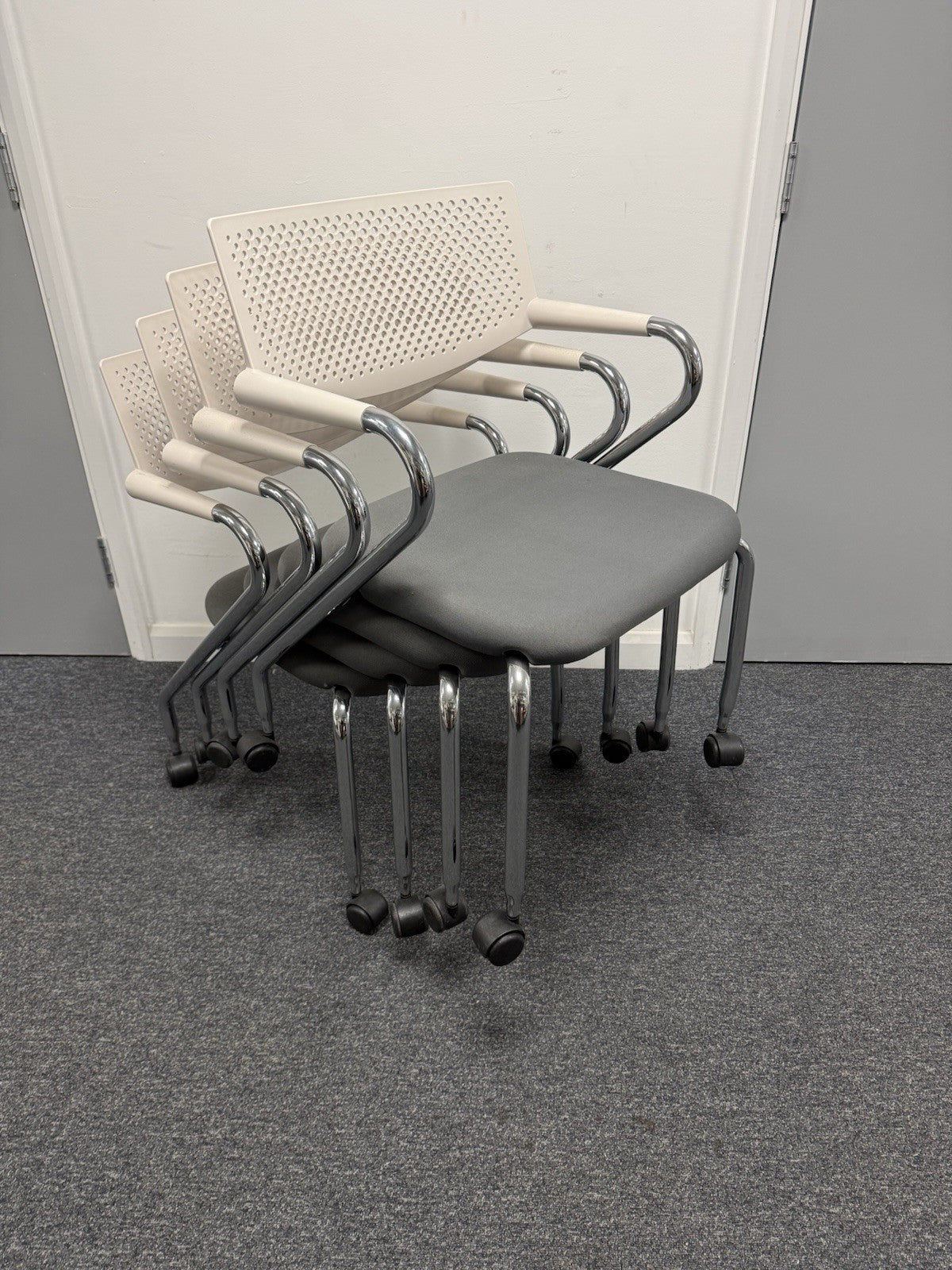 Vitra Visaroll Chairs – Set of 4 – Stacking / Mobile – Office / Meeting Chairs