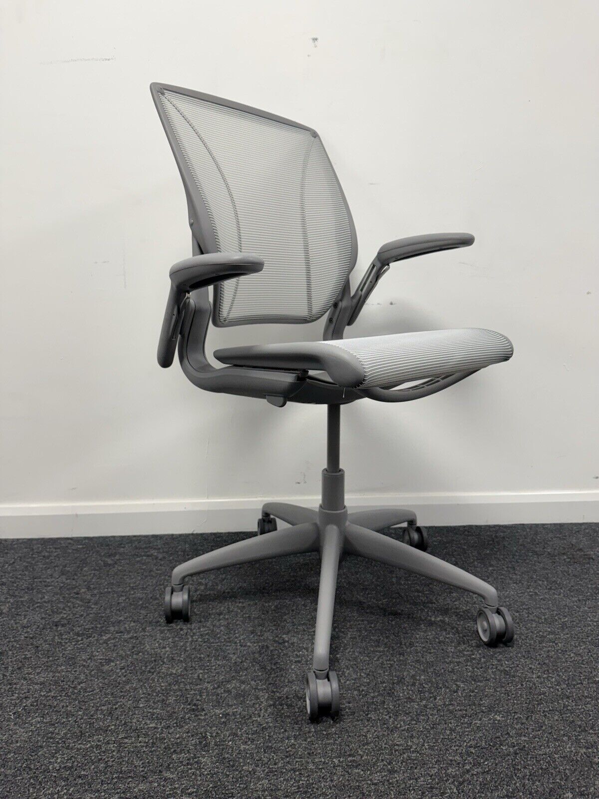 HUMANSCALE Diffrient World Office Swivel Task Chair Ergonomic Grey 