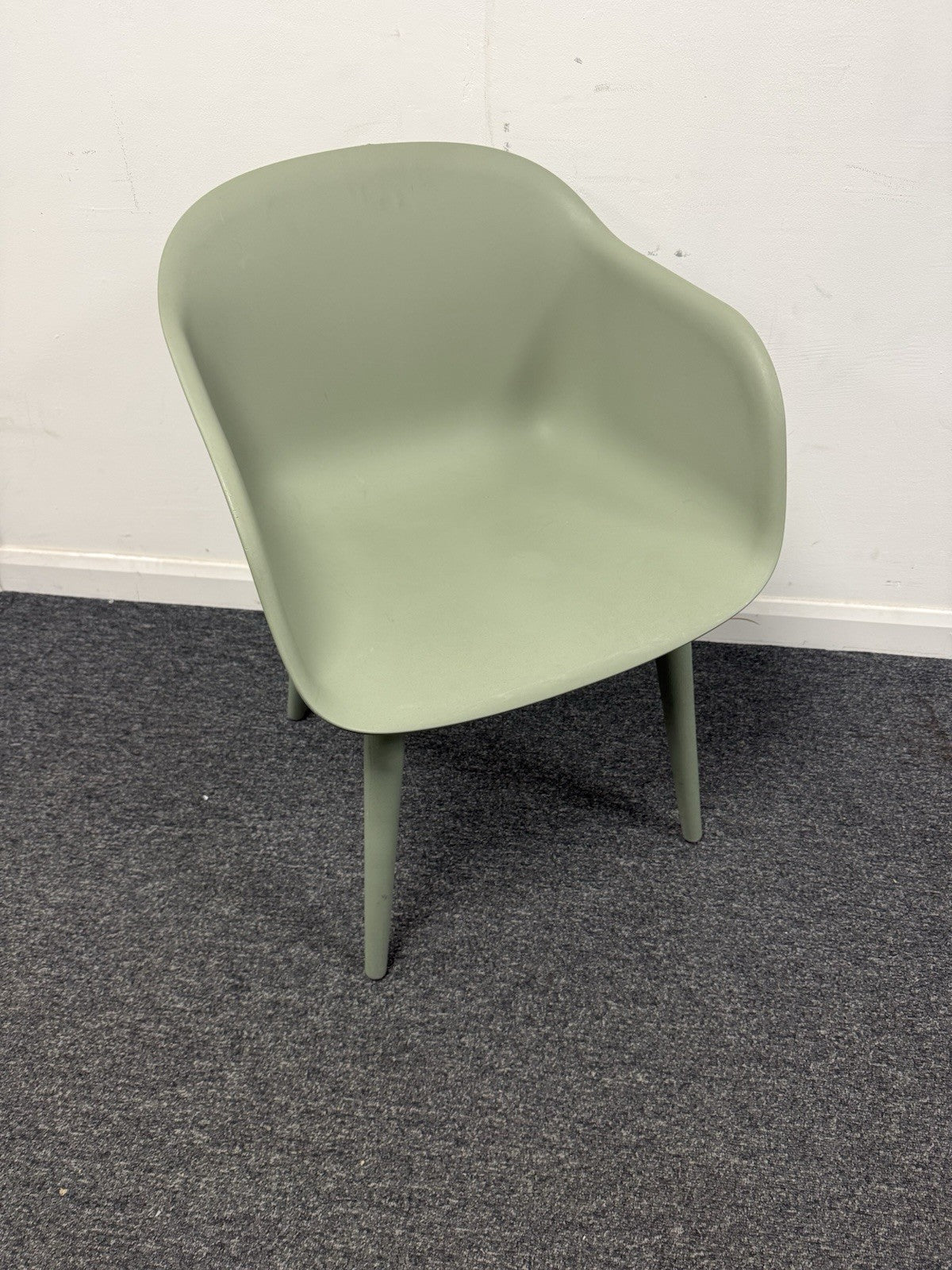 Muuto Visu Lounge Chair – Green – Scandinavian Design Muted Green Tone