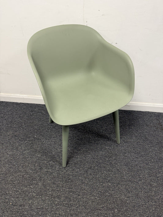 Muuto Visu Lounge Chair – Green – Scandinavian Design Muted Green Tone
