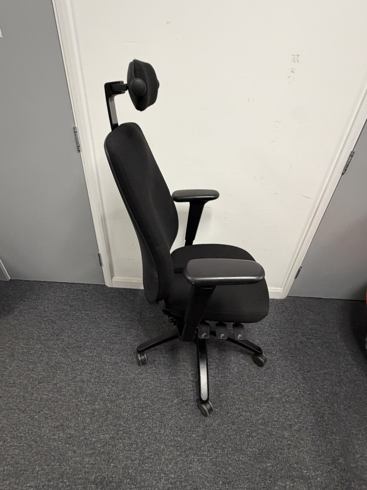 RH Logic 220 Ergo Office Chair Headrest Coccyx Seat Fully Adjustable Chair Black