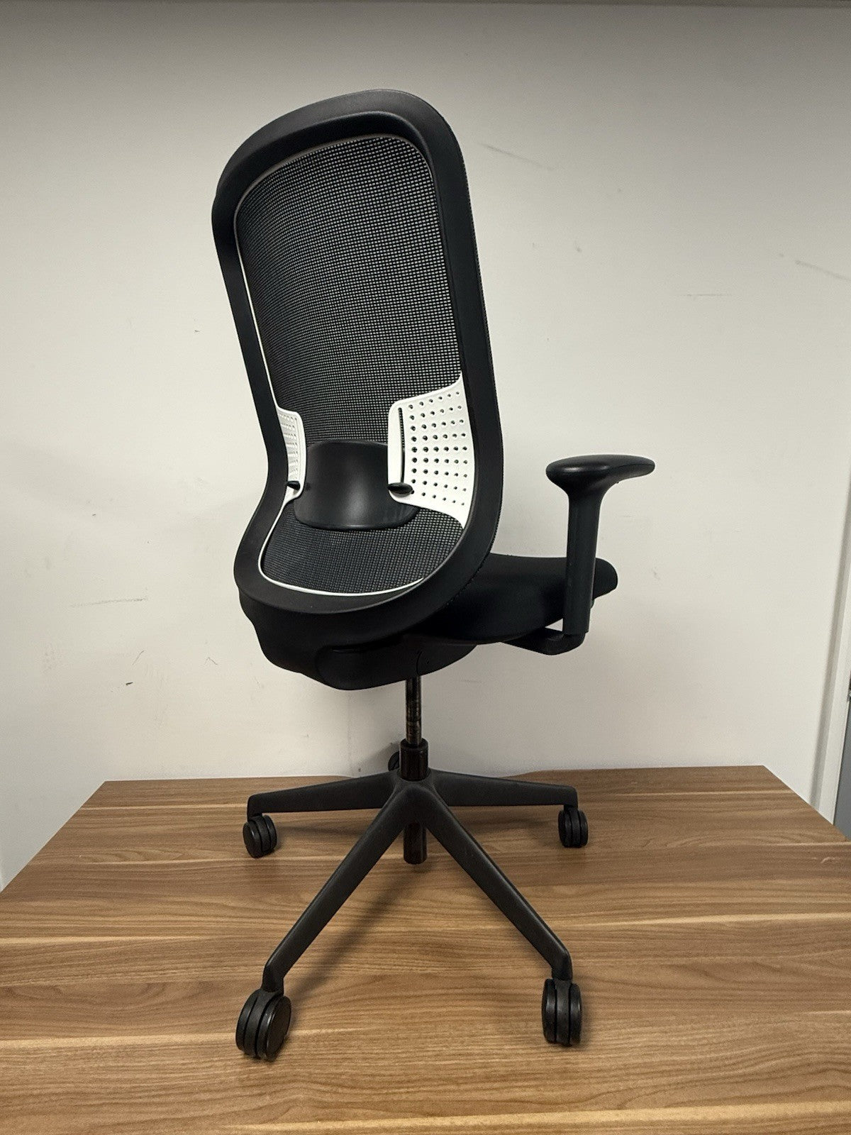 Orangebox Do Task Chair Black Mesh Back Adjustable Swivel Office Chair VGC