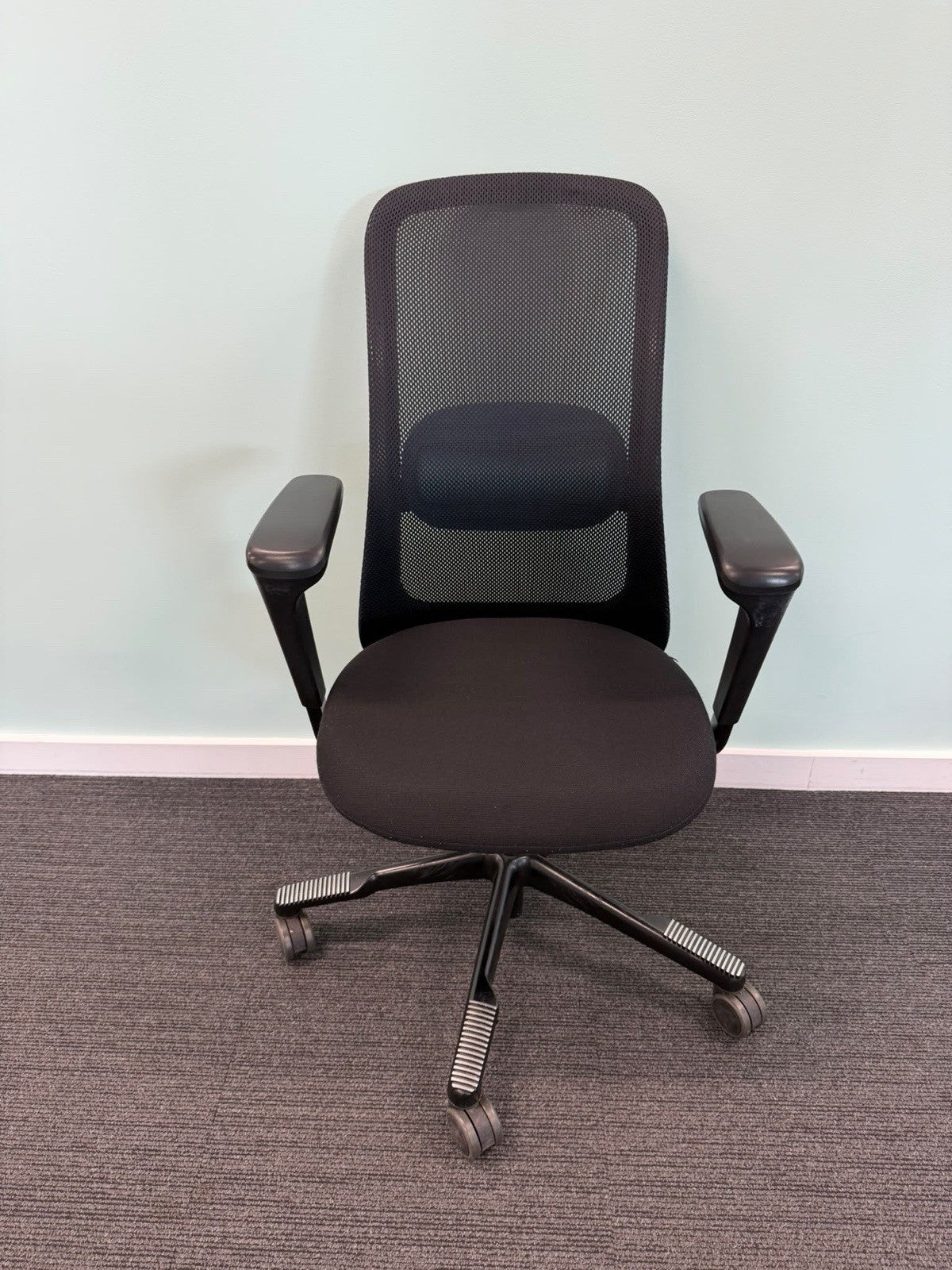 HÅG H05 8500 Ergonomic Office Chair Black Mesh Back Adjustable Task Chair