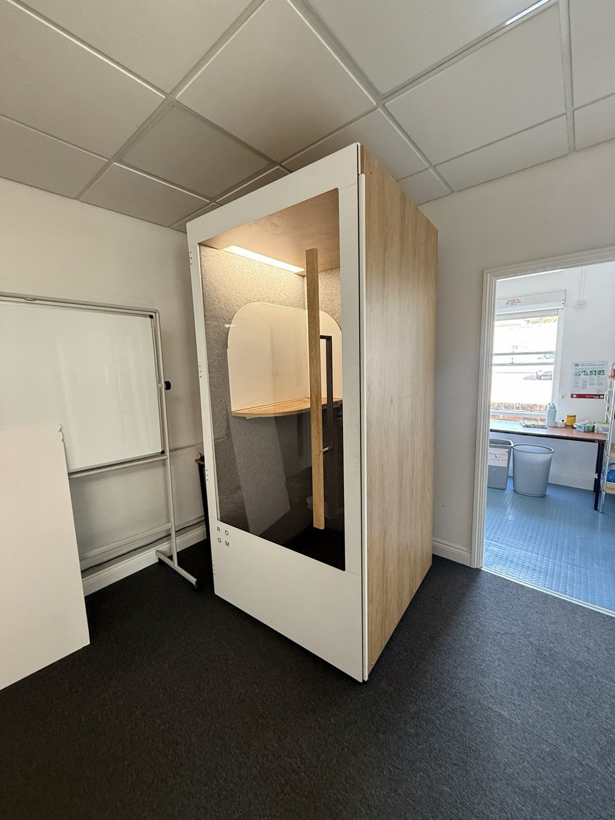 ROOM Acoustic Office Phone Booth Meeting Pod Privacy Booth Call Pod Oak White