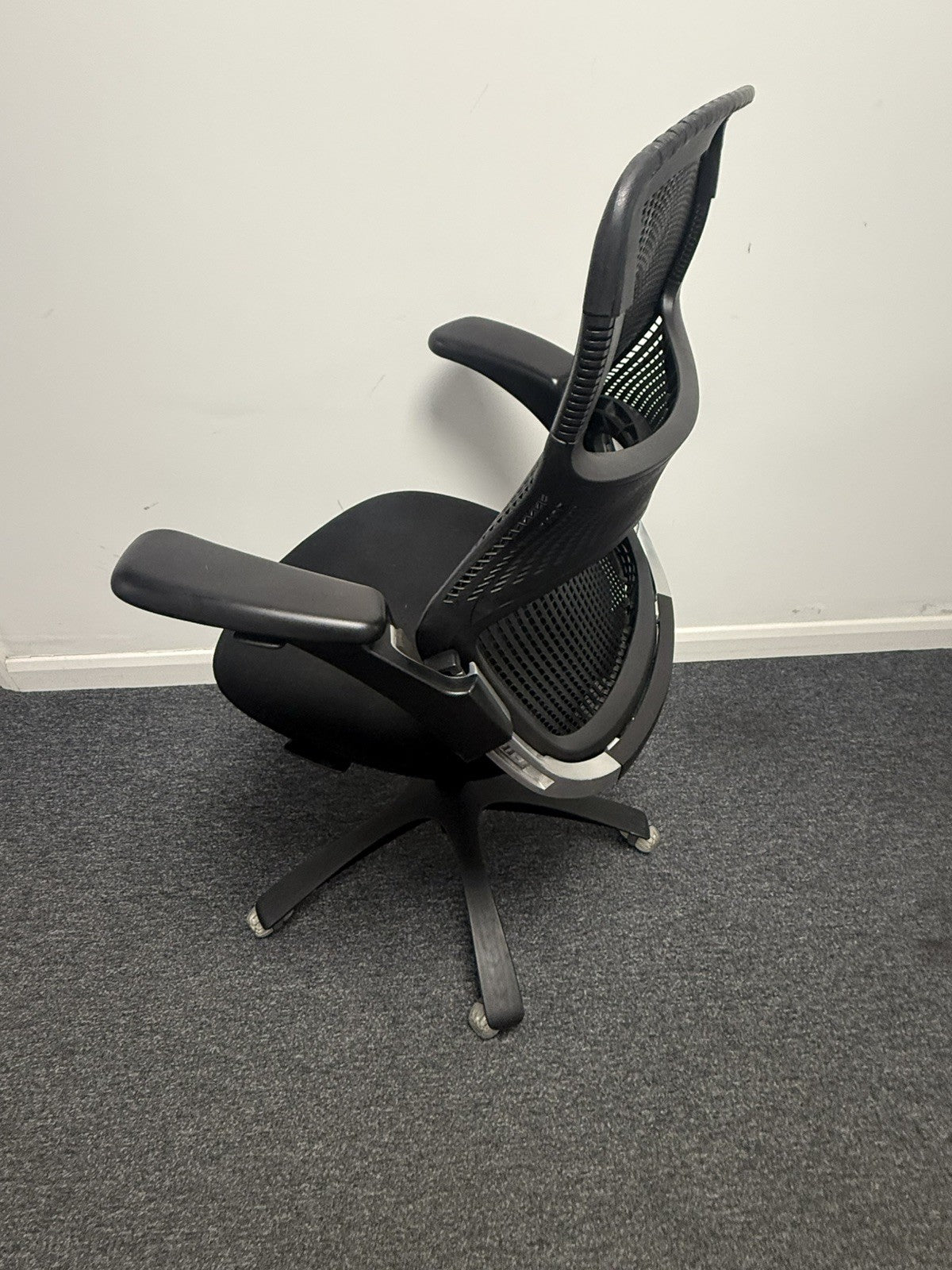 Knoll Generation Executive Ergonomic Task Chair – Black – Premium Office Seating