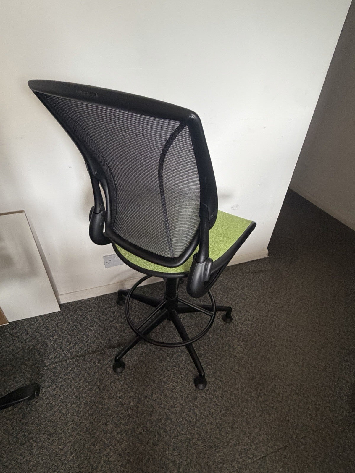 Humanscale Diffrient World Drafting Chair Mesh Back Green Seat Adjustable