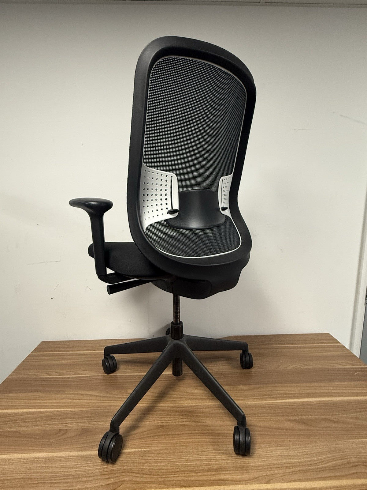 Orangebox Do Task Chair Black Mesh Back Adjustable Swivel Office Chair VGC