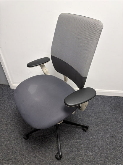 Vitra Oson CE Ergonomic Office Chair – Fully Adjustable Task Chair