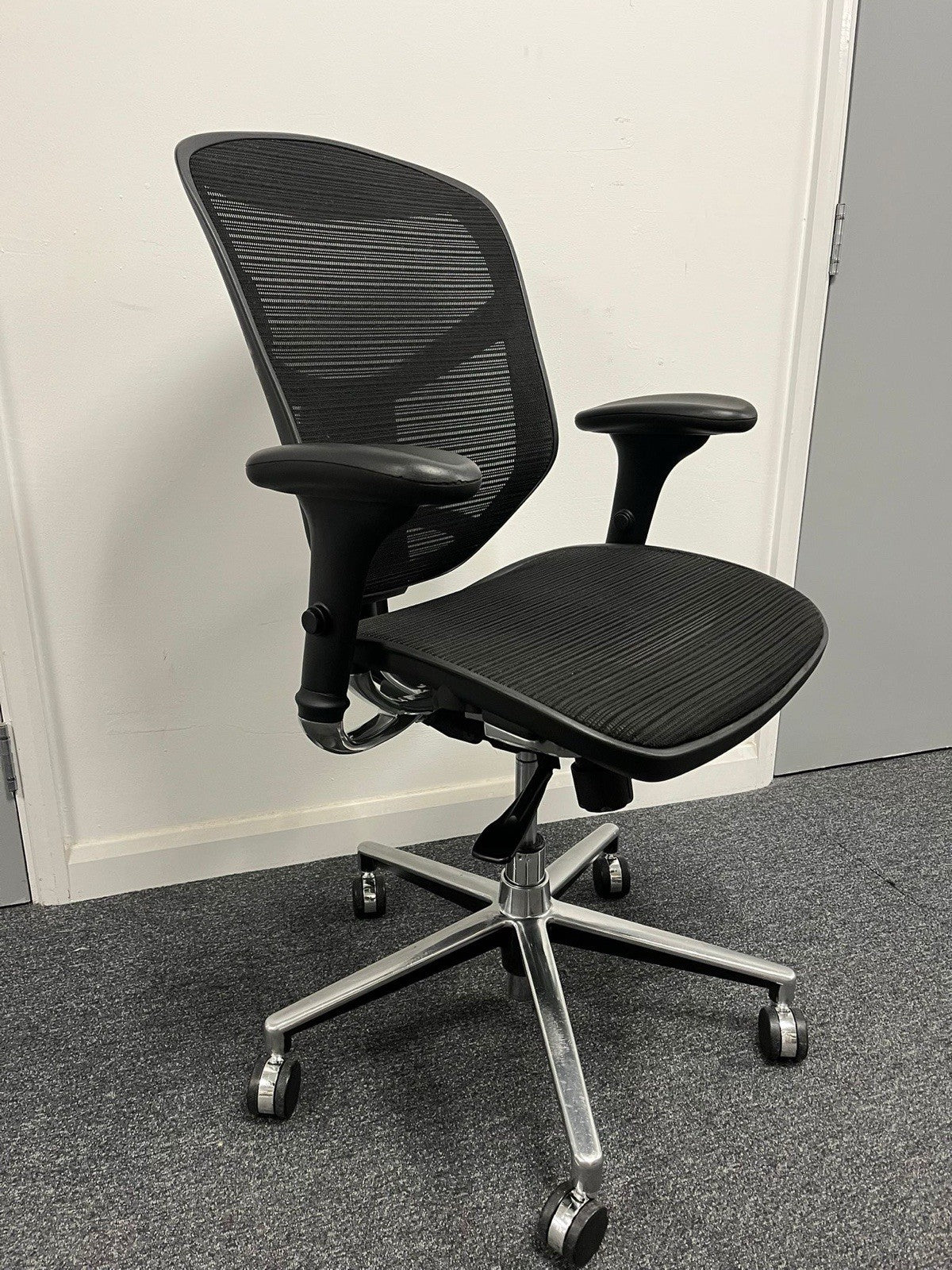 Ergohuman Ergonomic Office Chair – Mesh Seat & Back – Fully Adjustable – Black