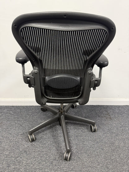 Herman Miller Aeron Size B  full spec 