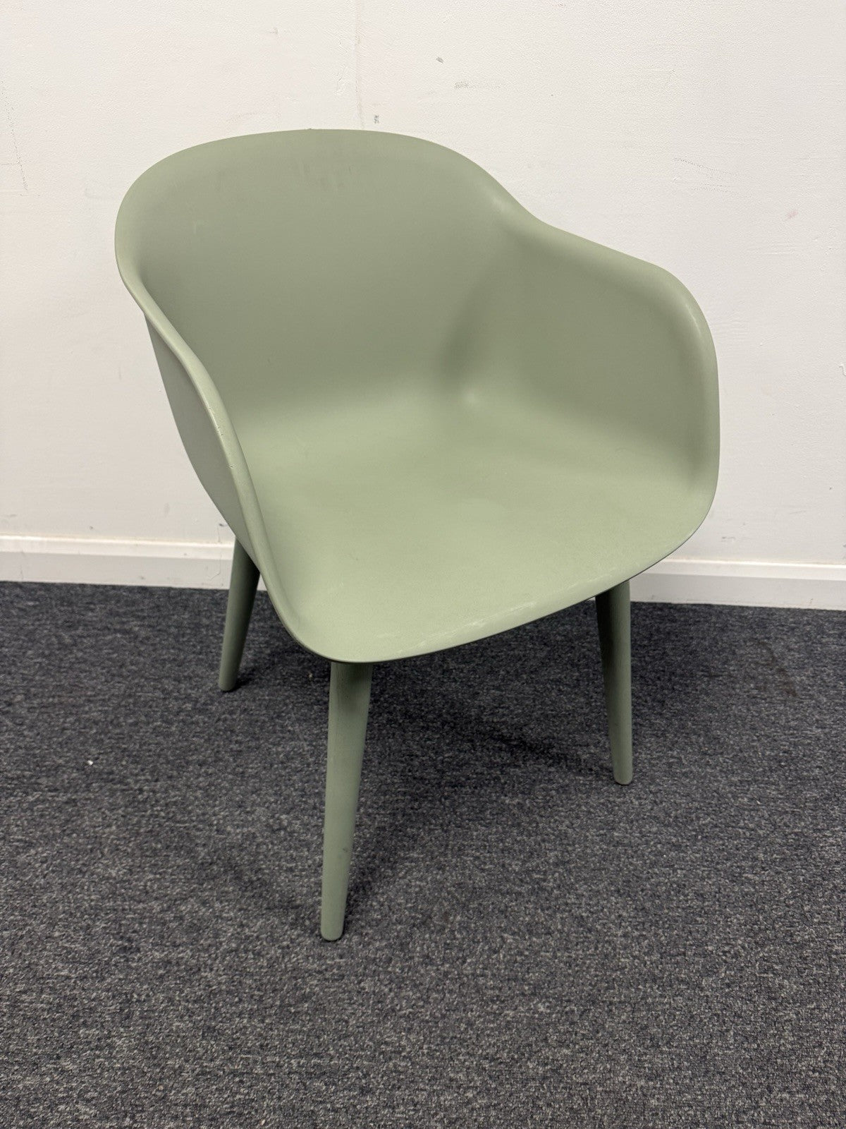 Muuto Visu Lounge Chair – Green – Scandinavian Design Muted Green Tone