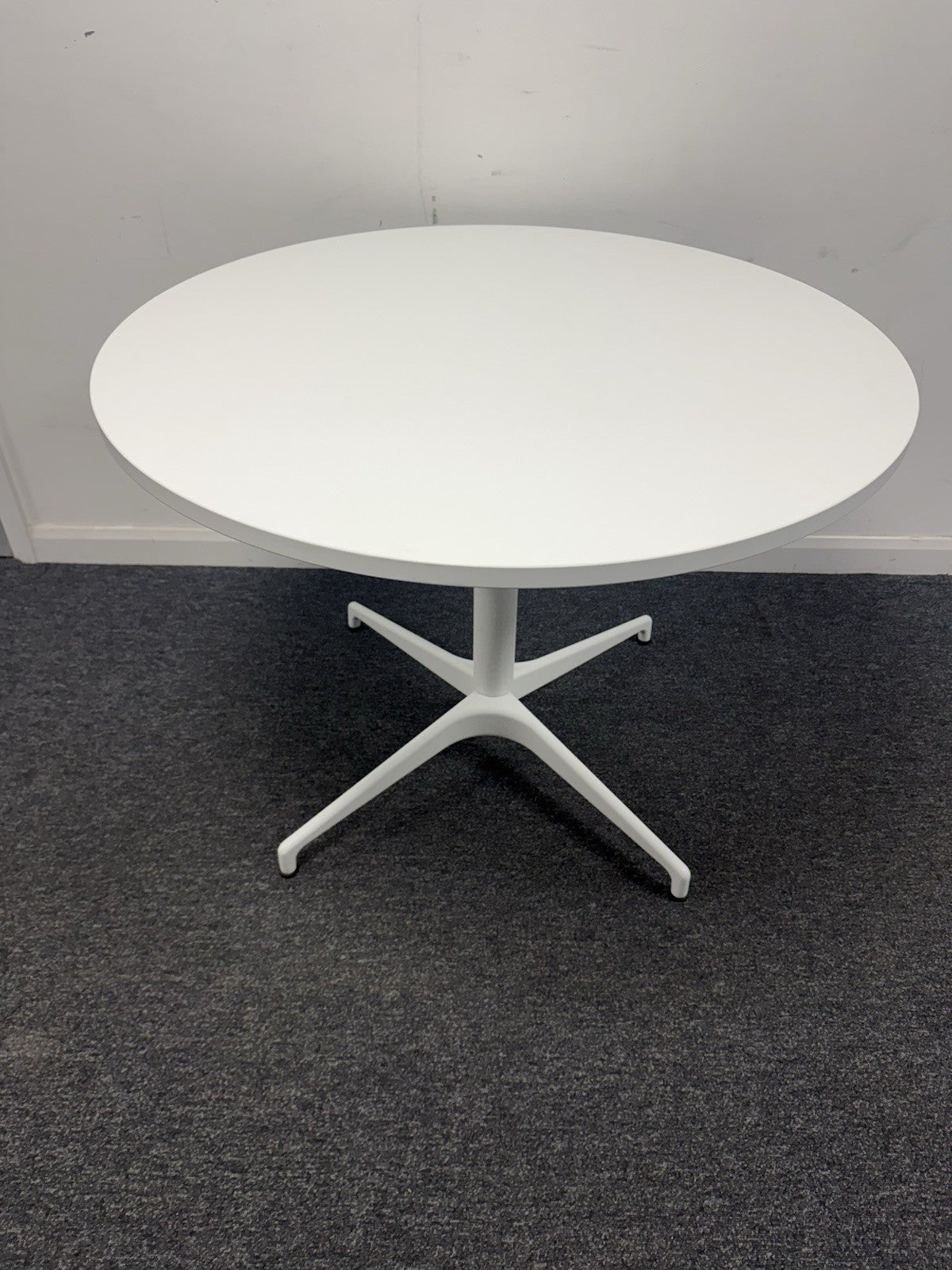 Herman Miller Civic Round Works Table In White Very Good Condition