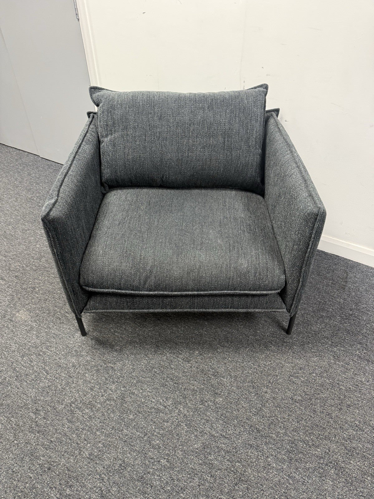 Bolia Pepe Armchair – Designer Scandinavian Lounge Chair – Dark Grey Fabric