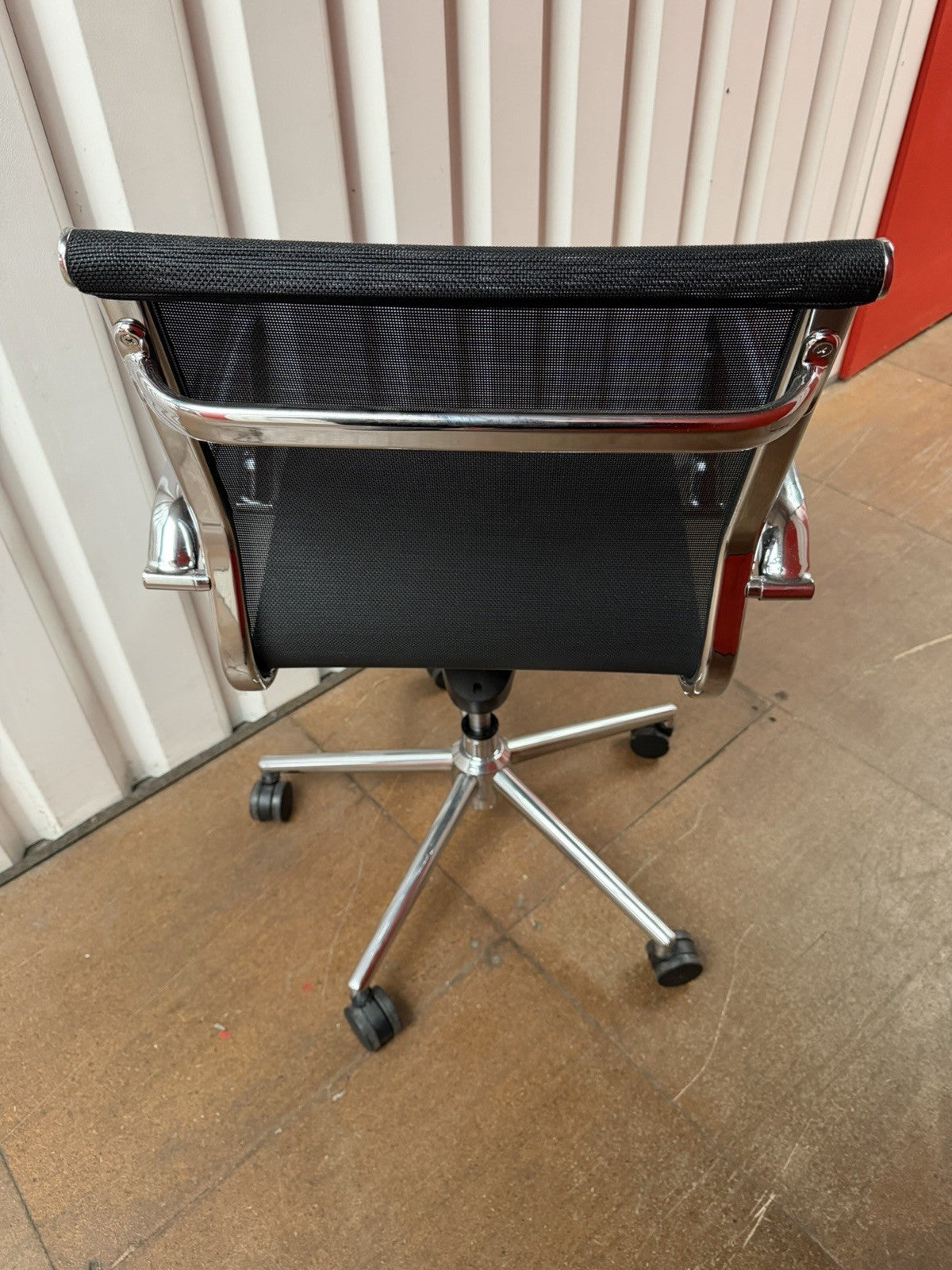Breeze BM2 Medium Back Office Chair – Ergonomic Task Chair – Excellent Condition