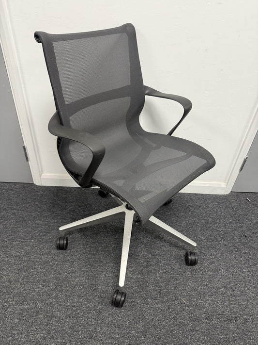 Herman Miller Setu Executive Chair – Black – Excellent Condition