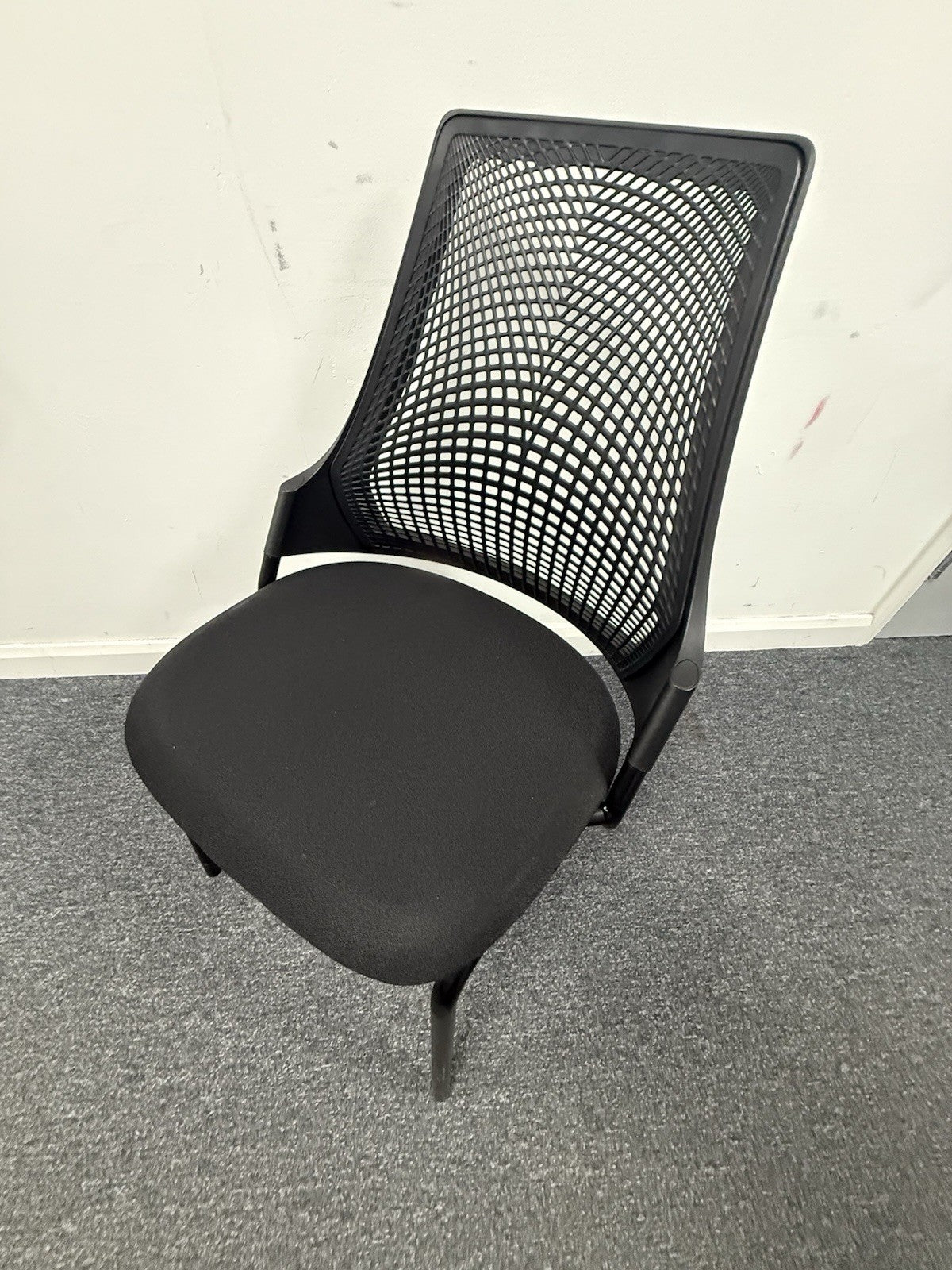 🔥 Herman Miller SAYL Triflex 4-Leg Stacking Chair – Designer Office Seating 🔥