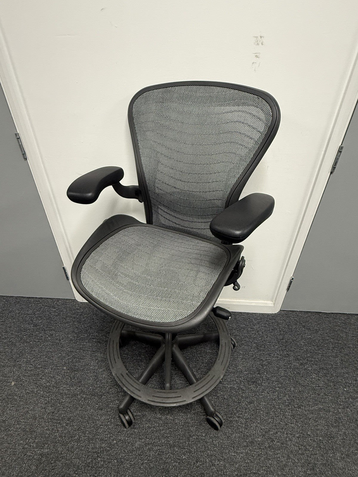 Herman Miller Aeron Draughtsman Chair – Size B – Graphite – 2014