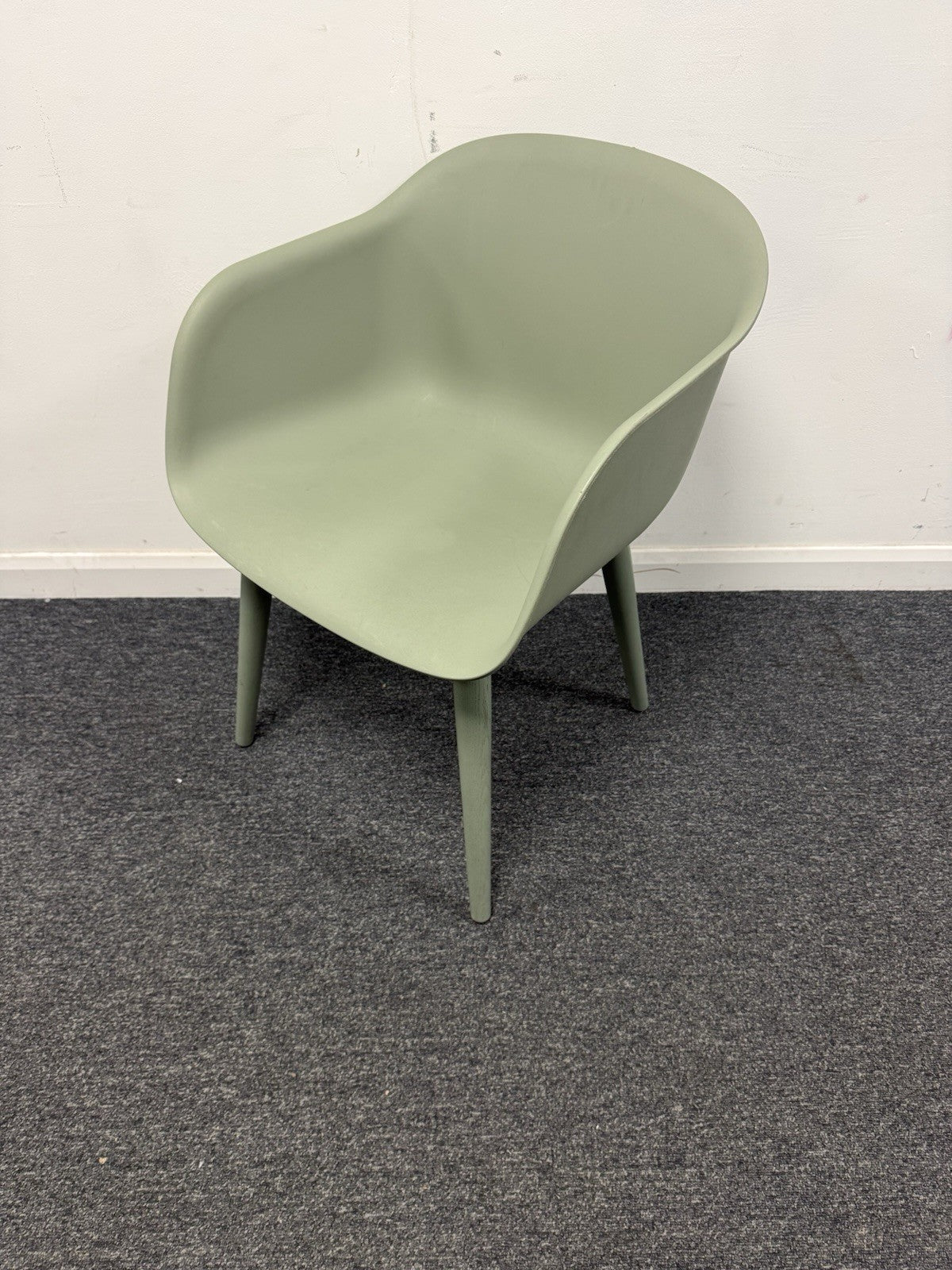 Muuto Visu Lounge Chair – Green – Scandinavian Design Muted Green Tone