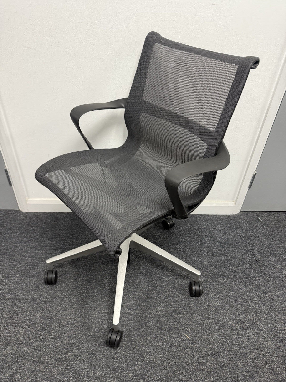 Herman Miller Setu Executive Chair – Black – Excellent Condition