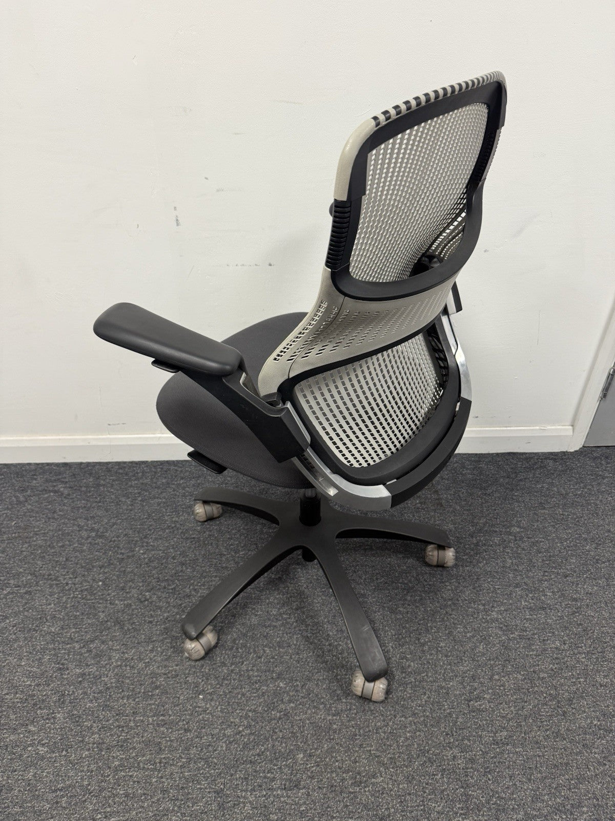 Knoll Generation Office Chair – Fully Adjustable Ergonomic Designer Chair