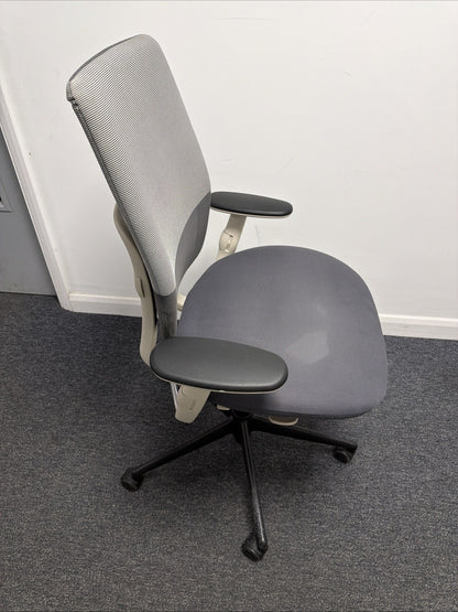 Vitra Oson CE Ergonomic Office Chair – Fully Adjustable Task Chair