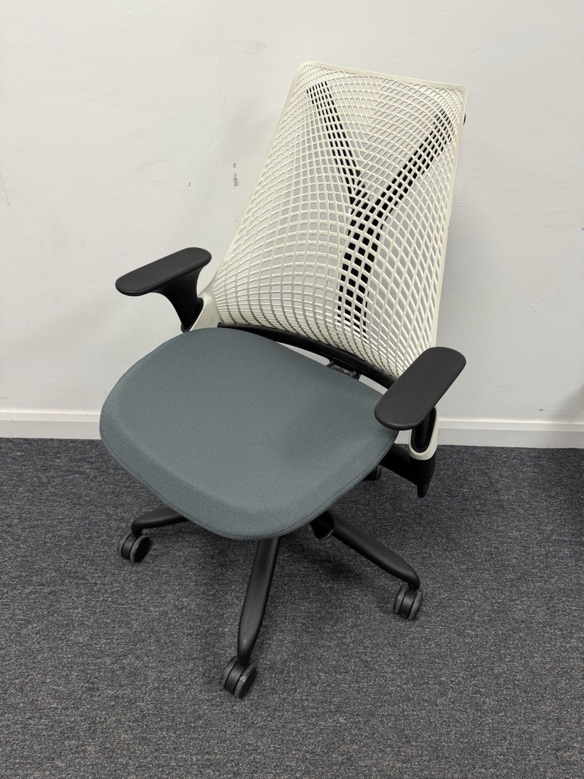 Herman Miller Sayl Office Chair Blue/White/Black Backs.