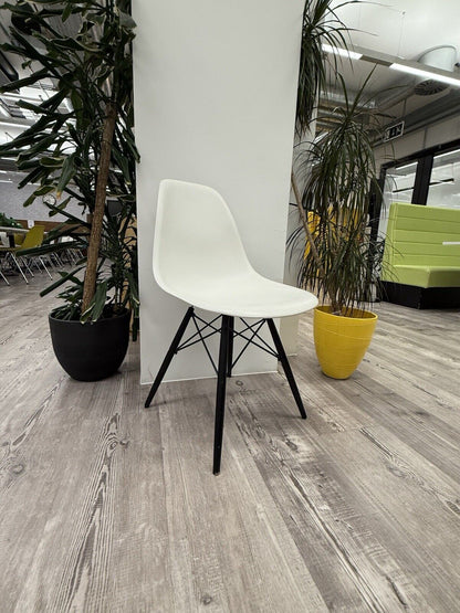Vitra Eames Plastic Side Chair DSW in Cotton White & black maple legs 