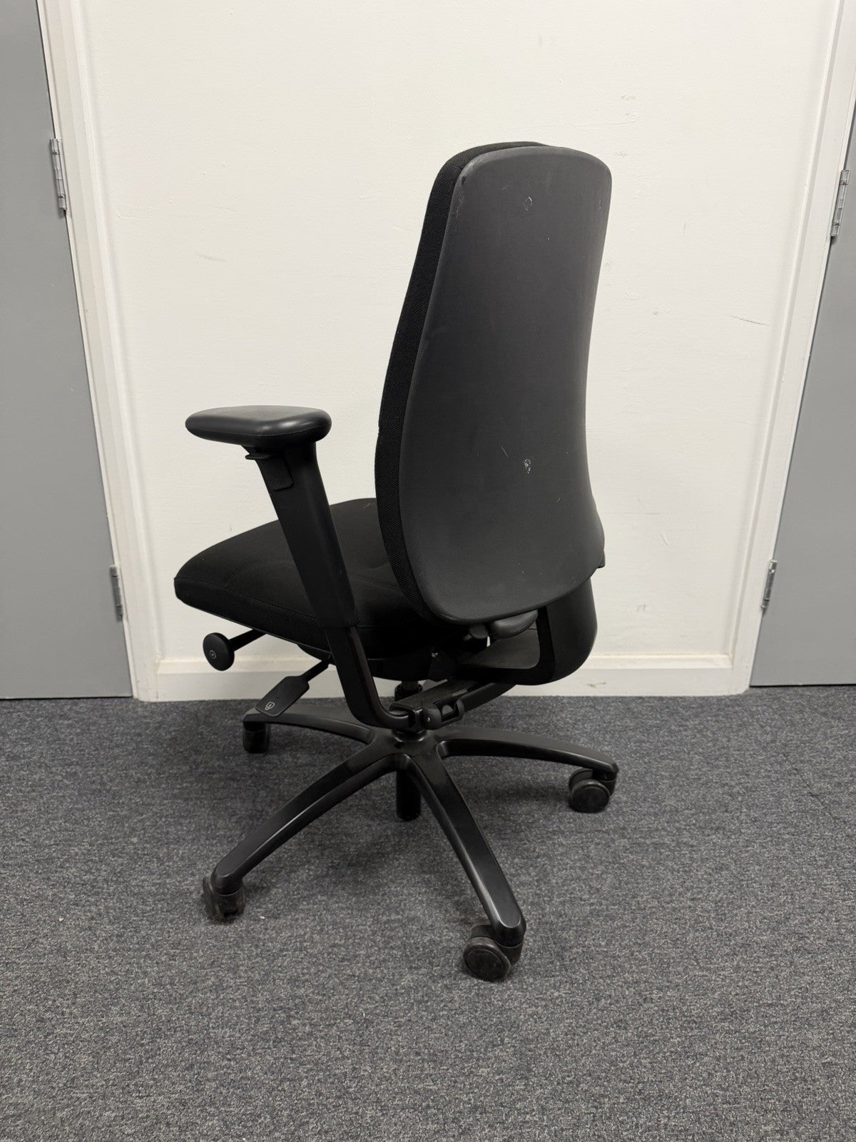 RH Logic 200 Ergonomic Office Chair – Fully Adjustable – Excellent Condition