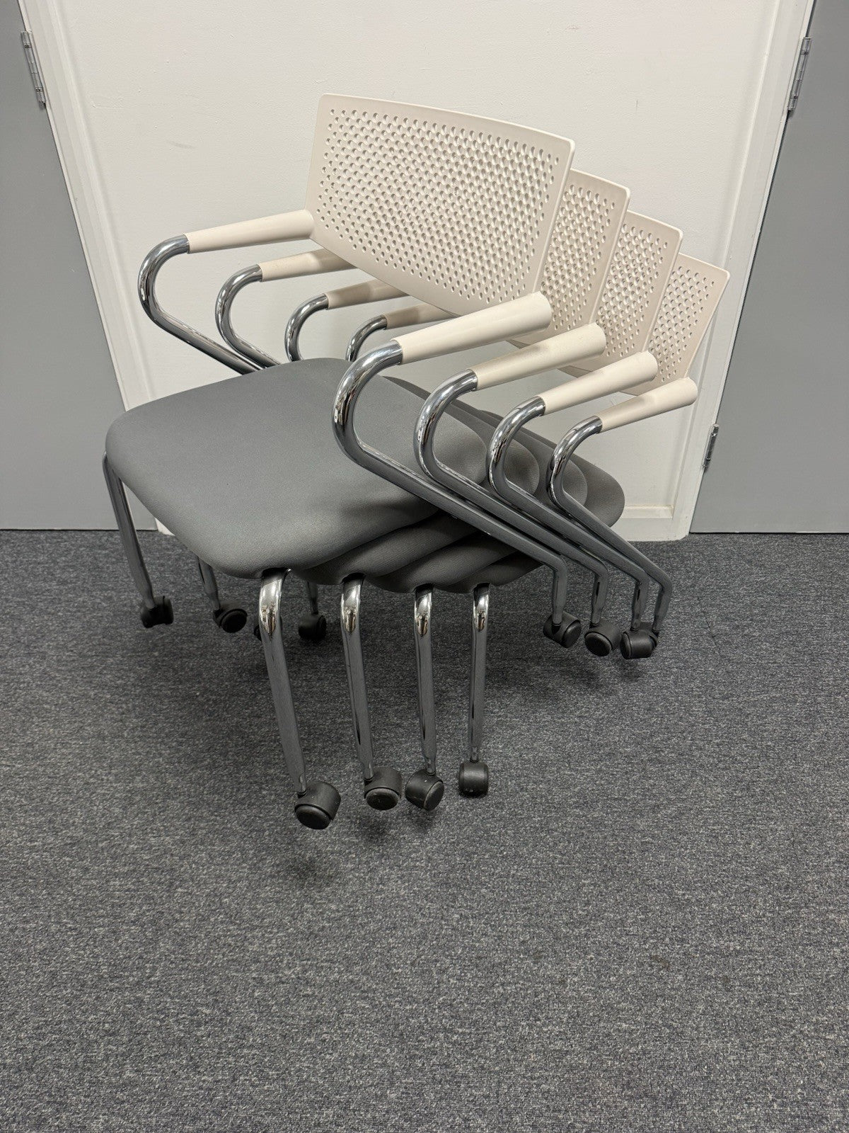 Vitra Visaroll Chairs – Set of 4 – Stacking / Mobile – Office / Meeting Chairs