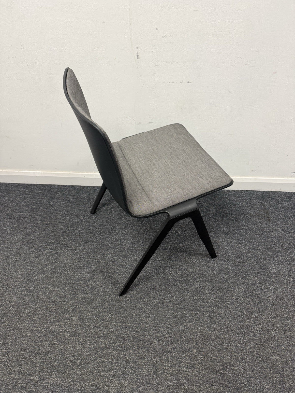 🪑 Brunner A-Chair – Modern Designer Chair – Grey Upholstered – Black Frame