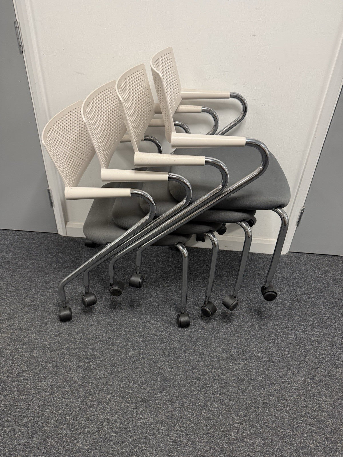 Vitra Visaroll Chairs – Set of 4 – Stacking / Mobile – Office / Meeting Chairs