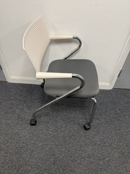 Vitra Visaroll Chairs – Set of 4 – Stacking / Mobile – Office / Meeting Chairs
