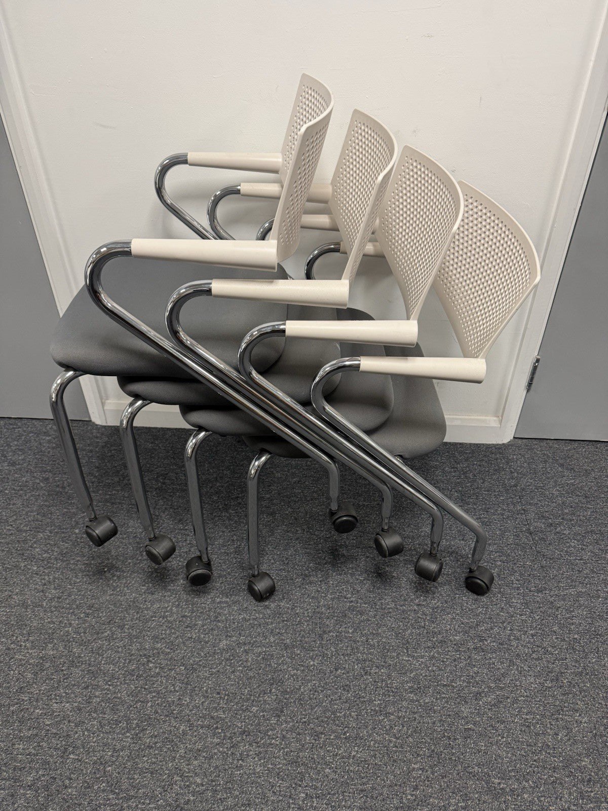 Vitra Visaroll Chairs – Set of 4 – Stacking / Mobile – Office / Meeting Chairs