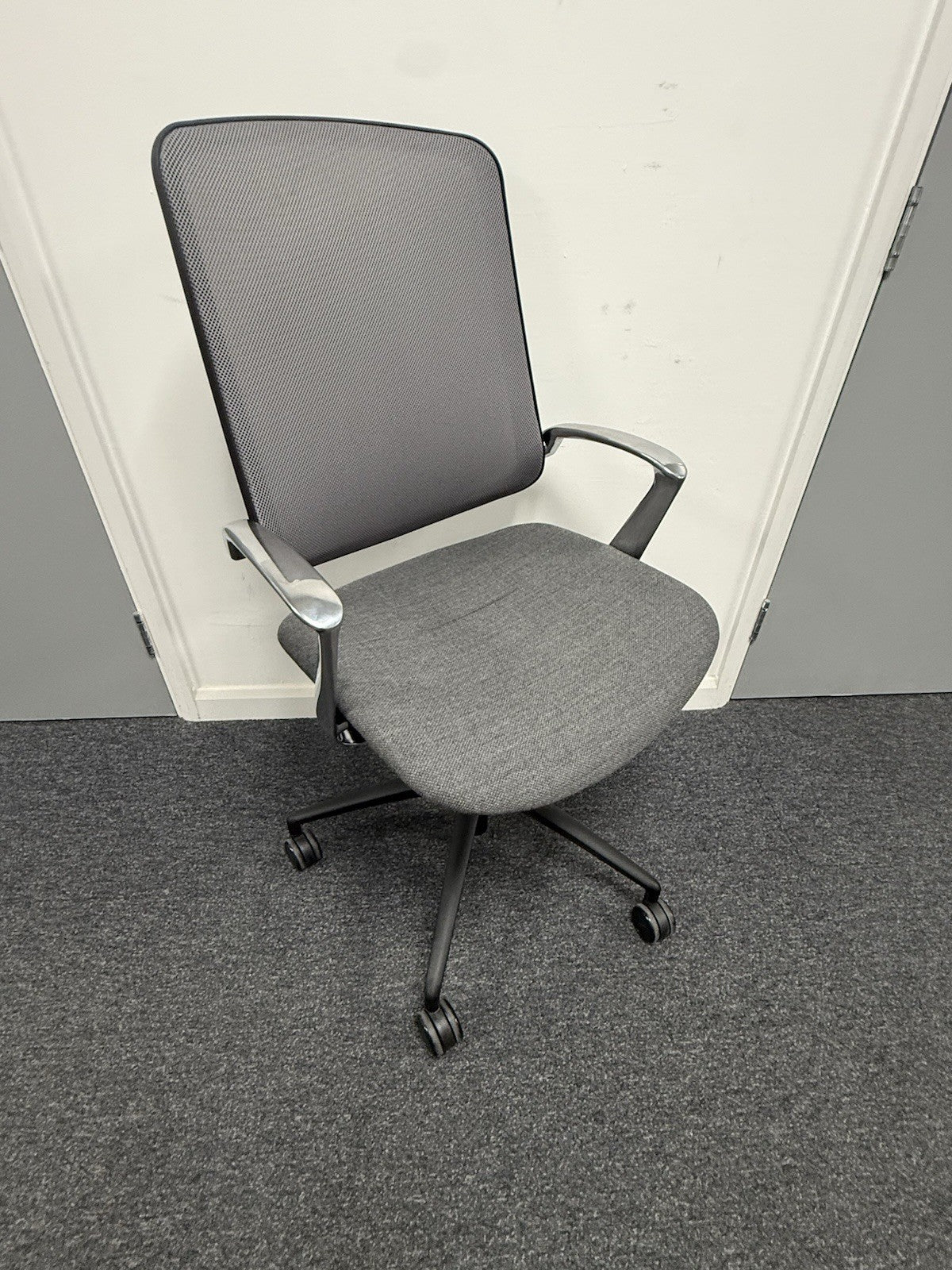 Boss Design Trinetic Dynamic Office Task Chair, Upholstered Seat Cancelled Order