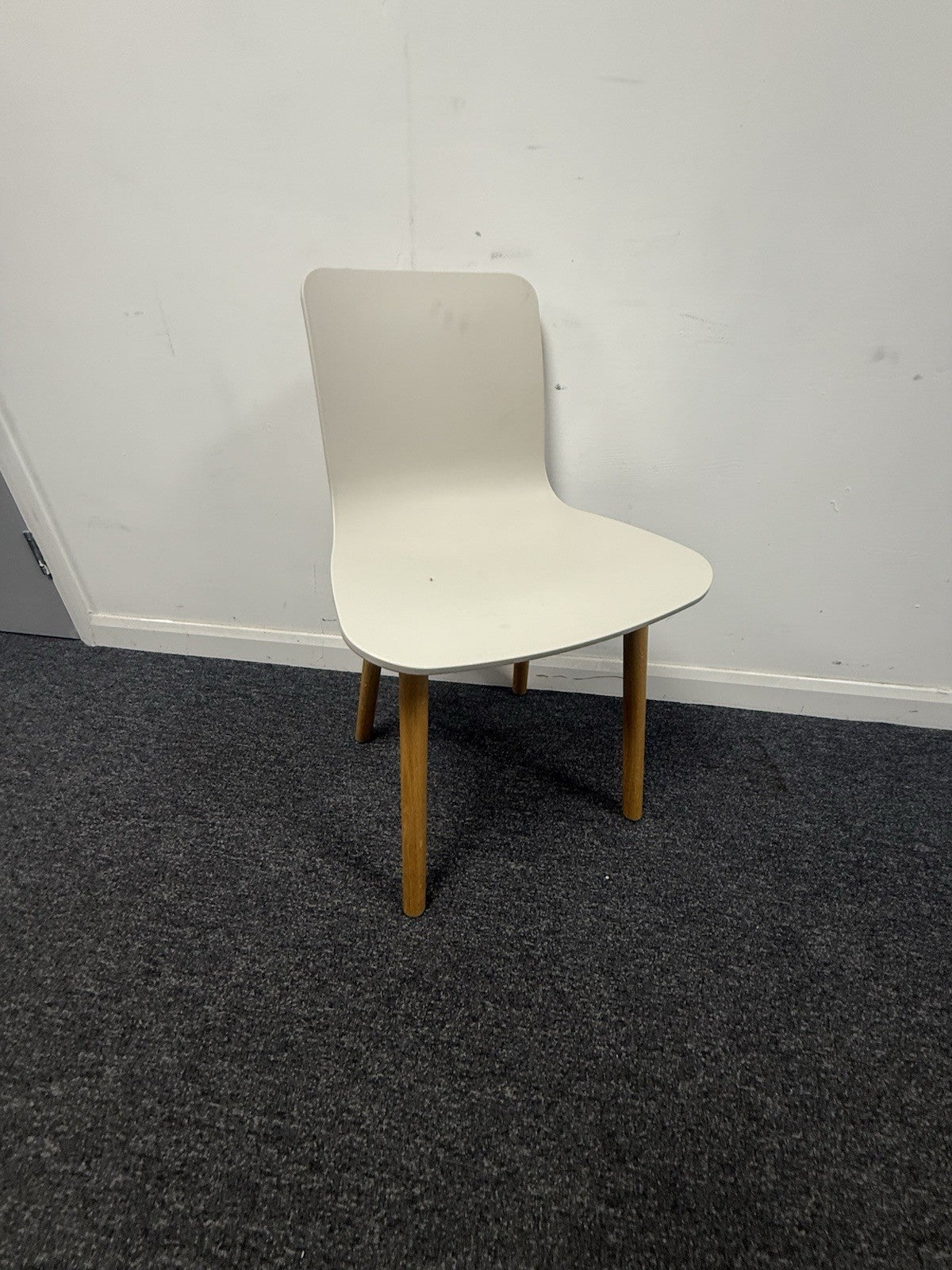 Vitra Hal Dining Chair 2019 In Warm Grey In Excellent Condition Free Delivery