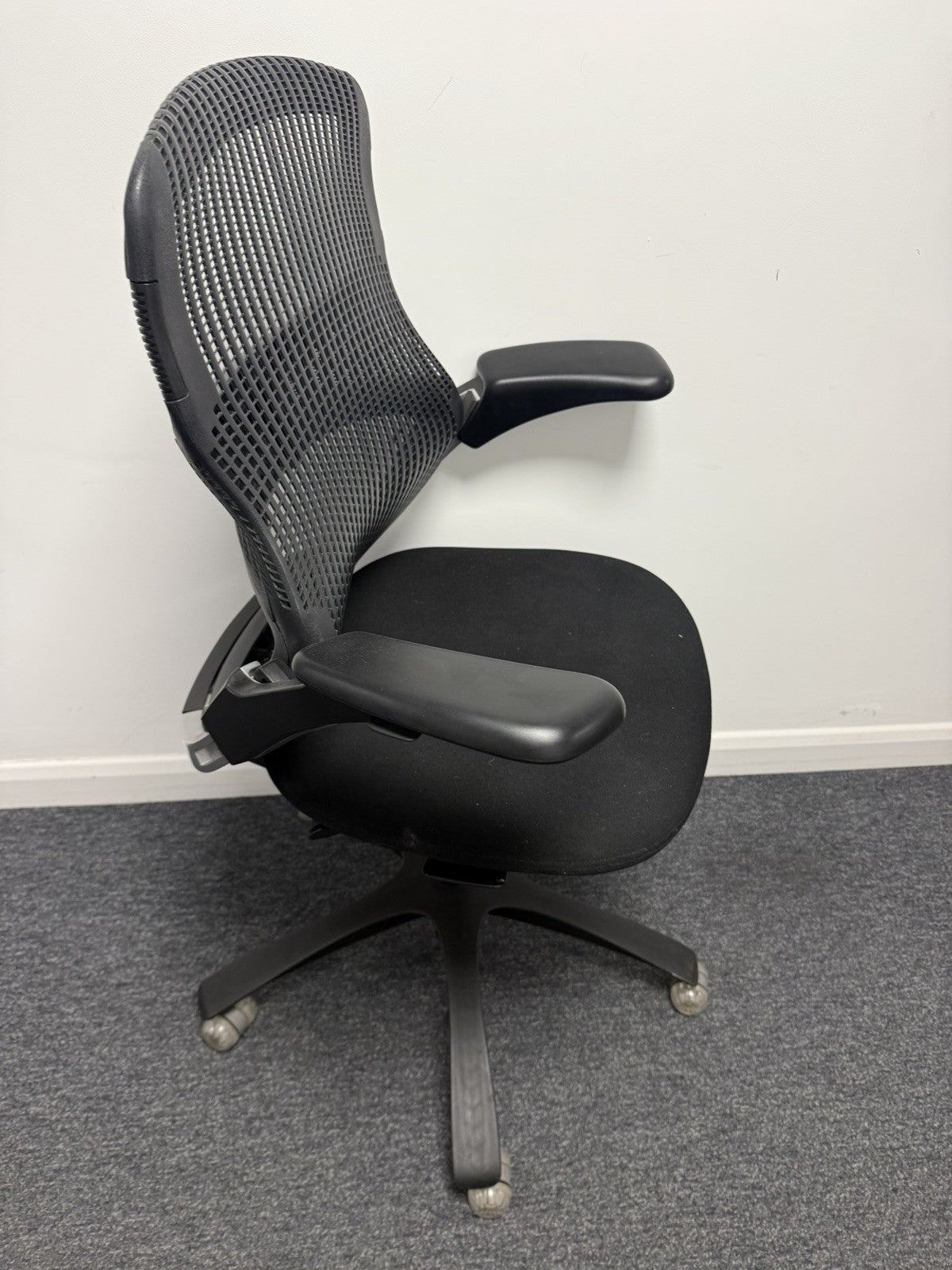 Knoll Generation Executive Ergonomic Task Chair – Black – Premium Office Seating