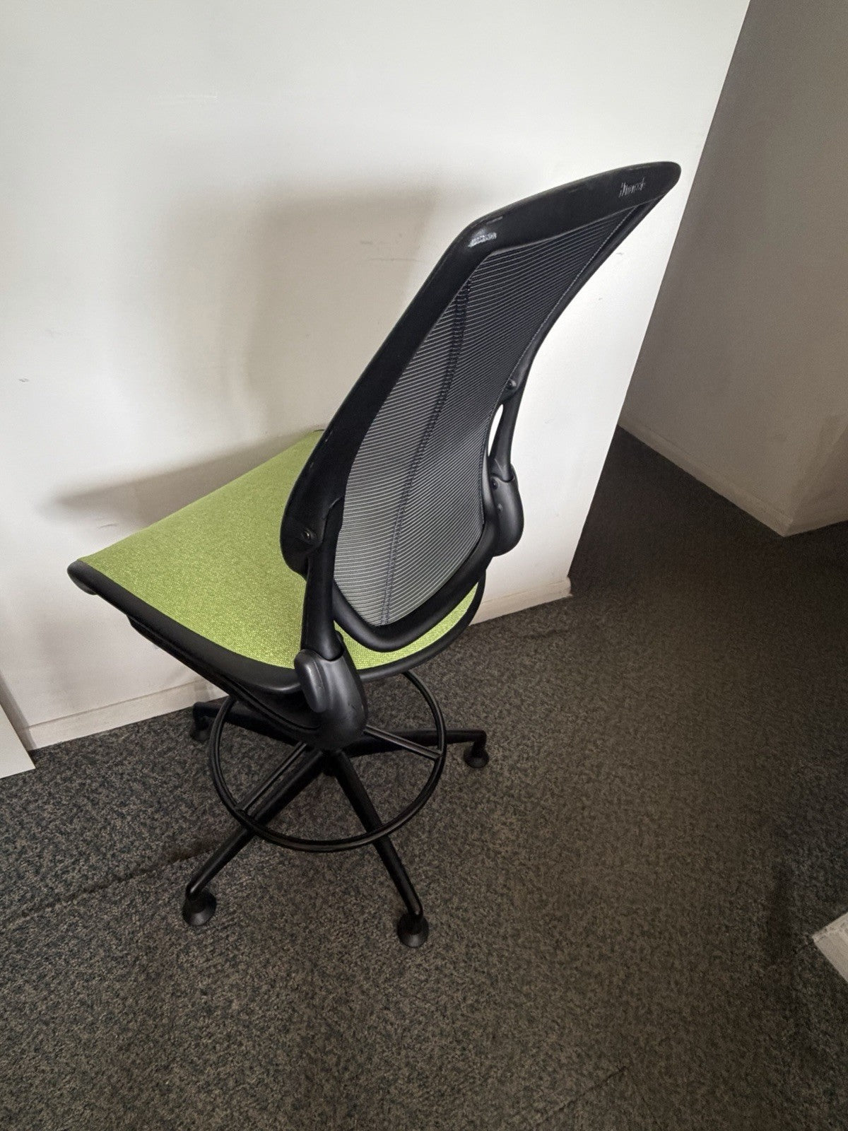 Humanscale Diffrient World Drafting Chair Mesh Back Green Seat Adjustable