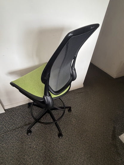 Humanscale Diffrient World Drafting Chair Mesh Back Green Seat Adjustable