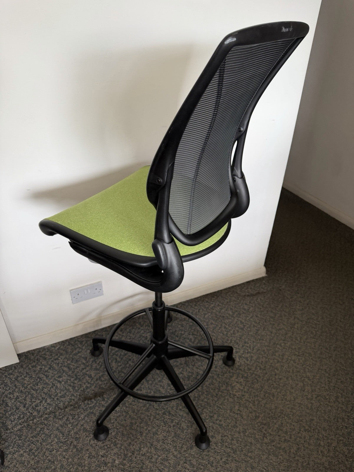 Humanscale Diffrient World Drafting Chair Mesh Back Green Seat Adjustable