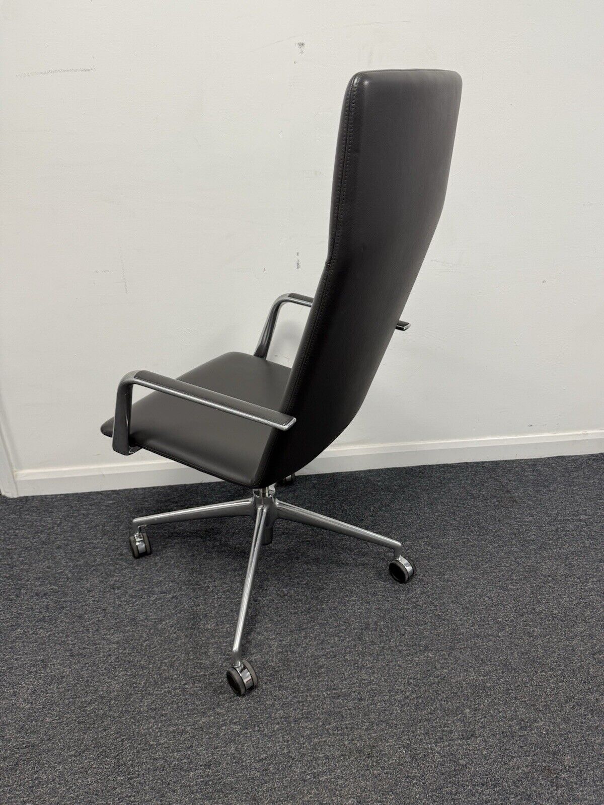 Brunner Finasoft High Back Executive grey leather chair