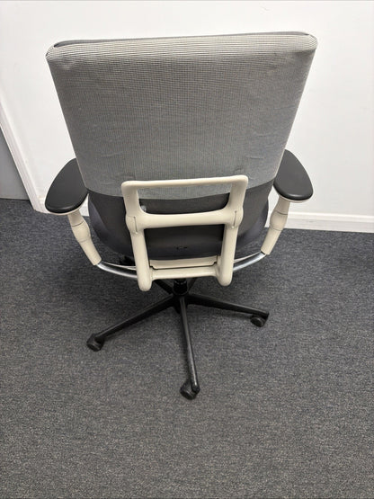 Vitra Oson CE Ergonomic Office Chair – Fully Adjustable Task Chair