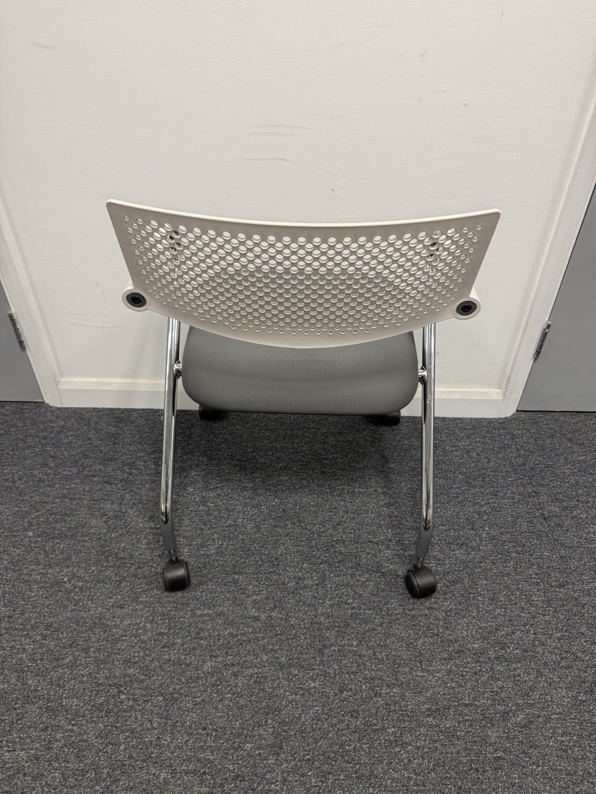 Vitra Visaroll Chairs – Set of 4 – Stacking / Mobile – Office / Meeting Chairs