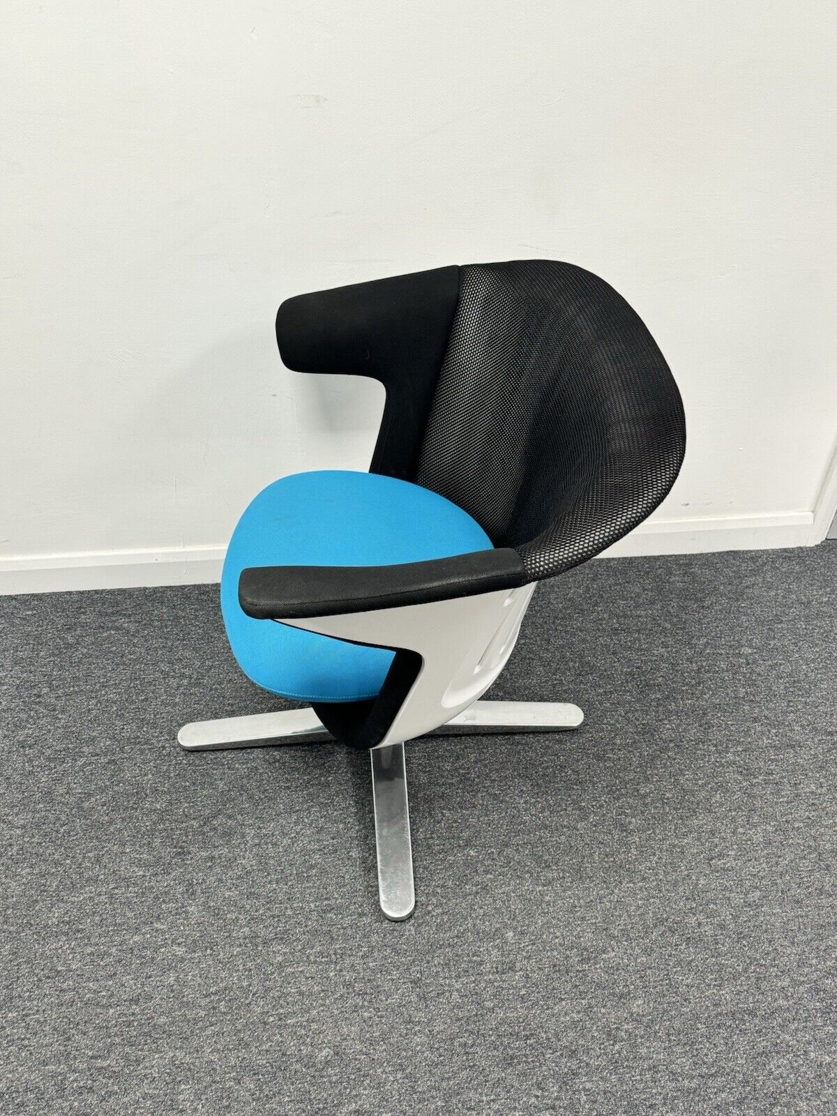 Steelcase i2i Lounge Chair  Dual Swivel Mechanism  