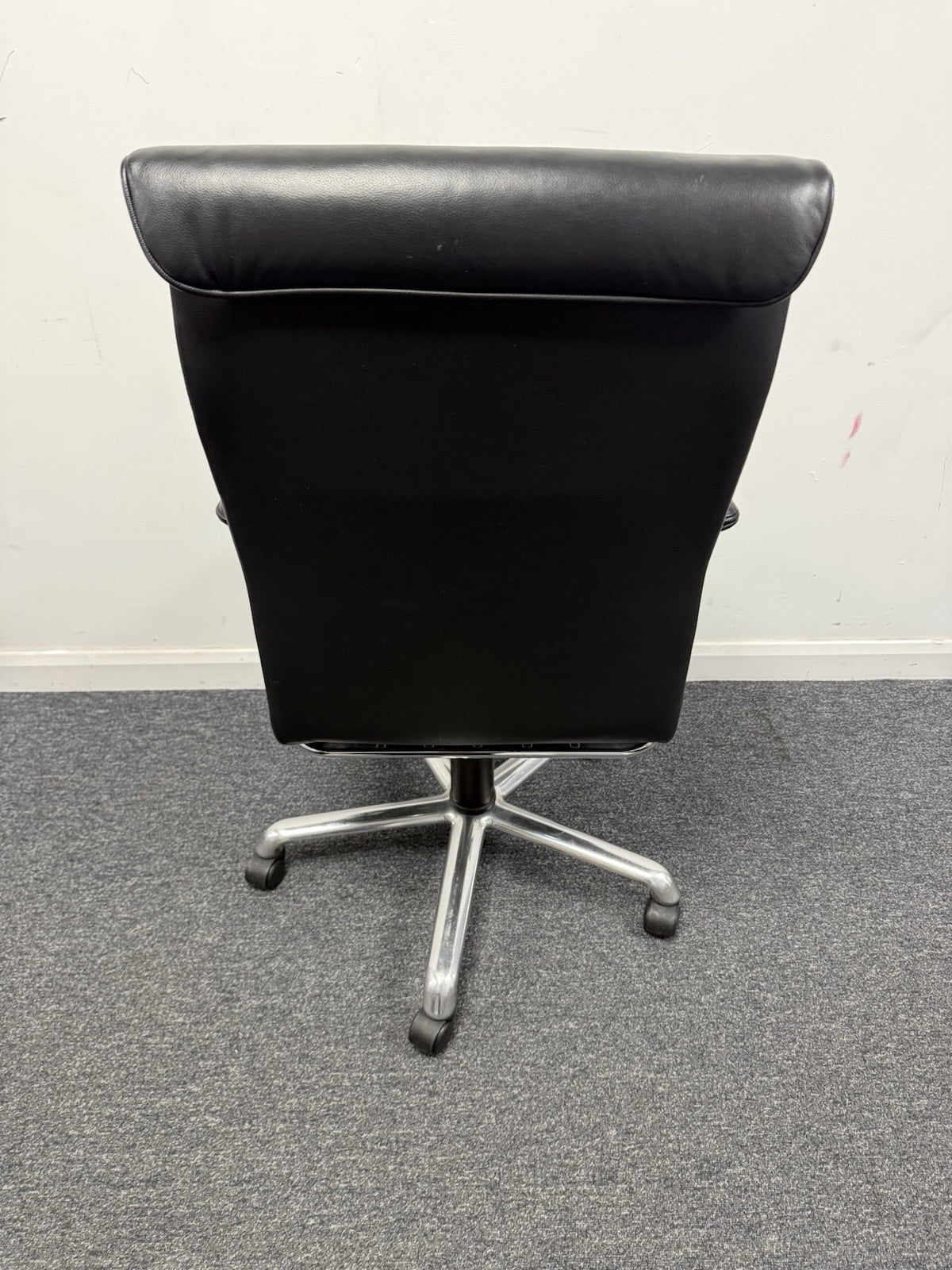 Boss Design Delphi High Back Leather Executive Chair – Premium Executive Seating