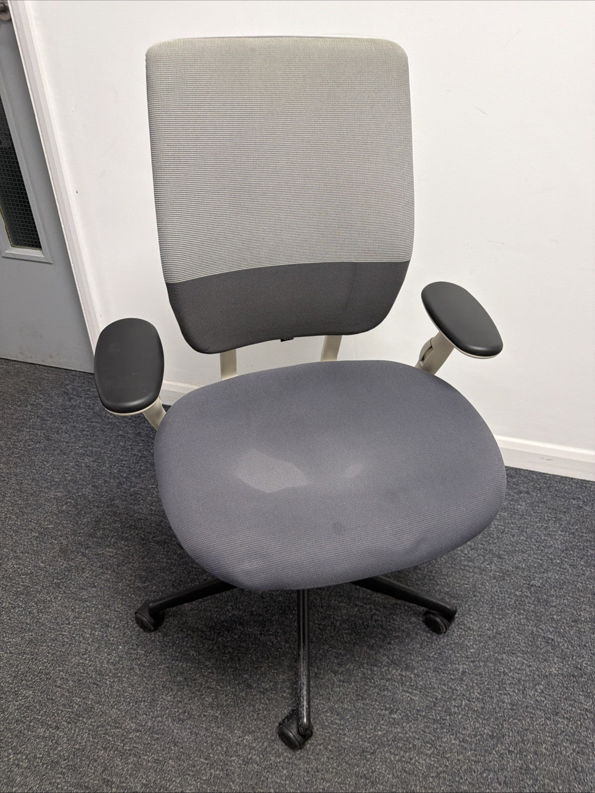 Vitra Oson CE Ergonomic Office Chair – Fully Adjustable Task Chair