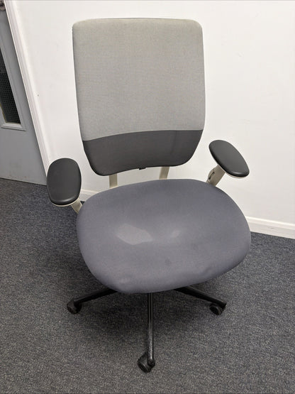 Vitra Oson CE Ergonomic Office Chair – Fully Adjustable Task Chair