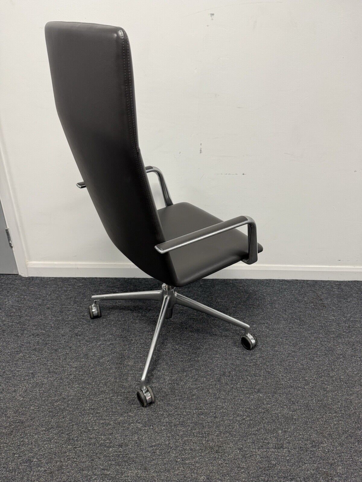 Brunner Finasoft High Back Executive grey leather chair